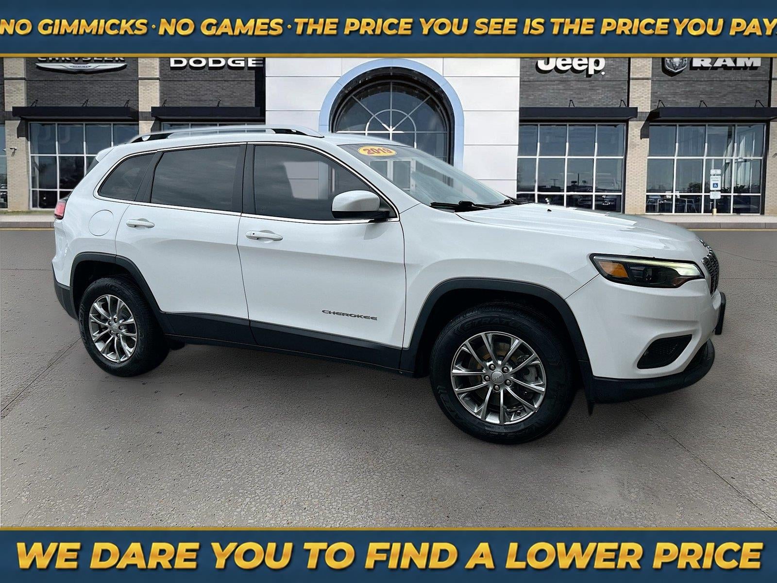 2019 Jeep Cherokee Latitude Plus 4x4 in Bright White Clearcoat — front three-quarter view