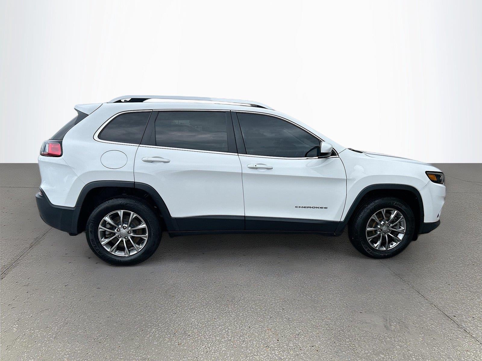 2019 Jeep Cherokee — rear three-quarter view