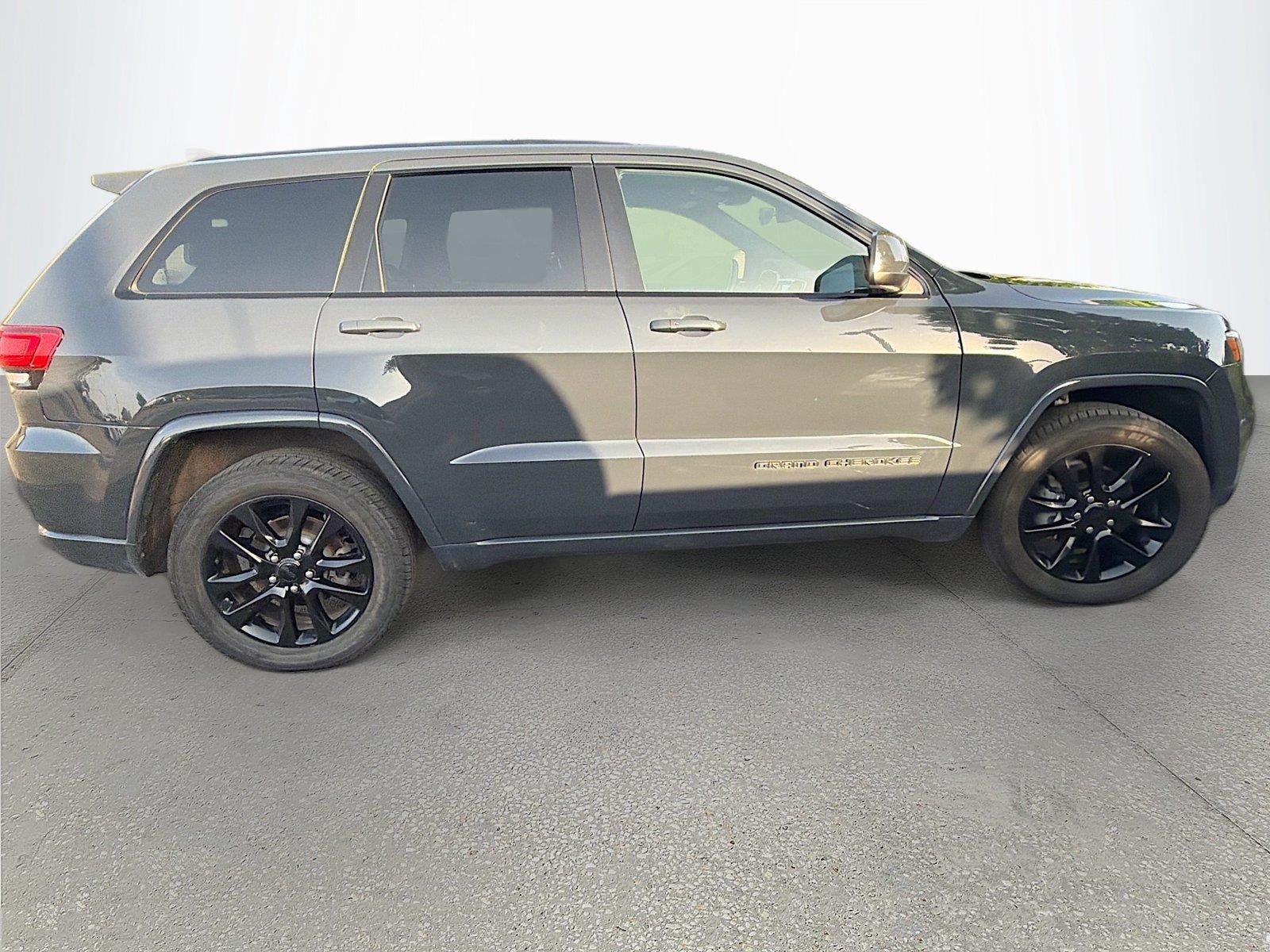 2017 Jeep Grand Cherokee — rear three-quarter view