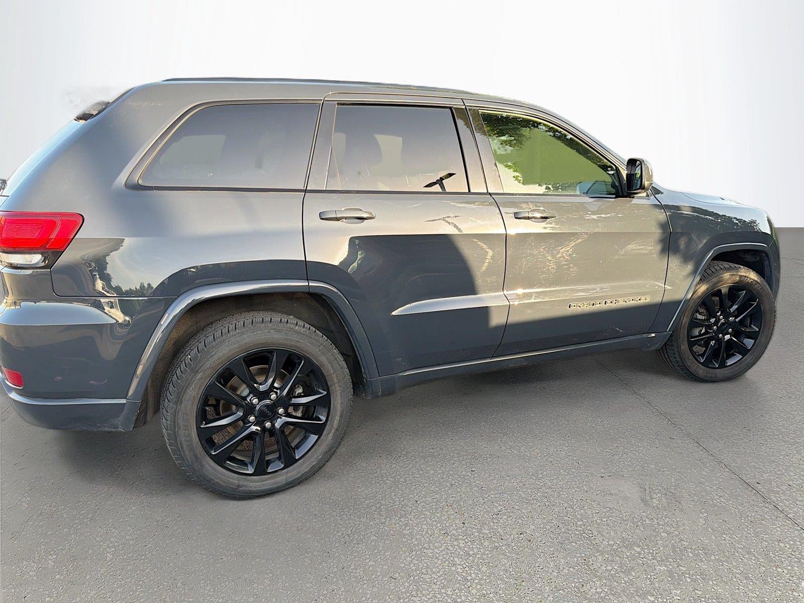 2017 Jeep Grand Cherokee — interior view