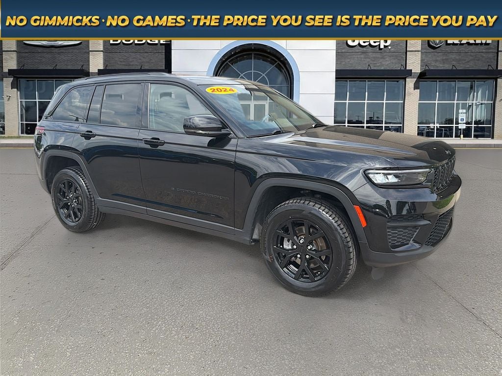 2024 Jeep Grand Cherokee Altitude 4x4 in Black — front three-quarter view