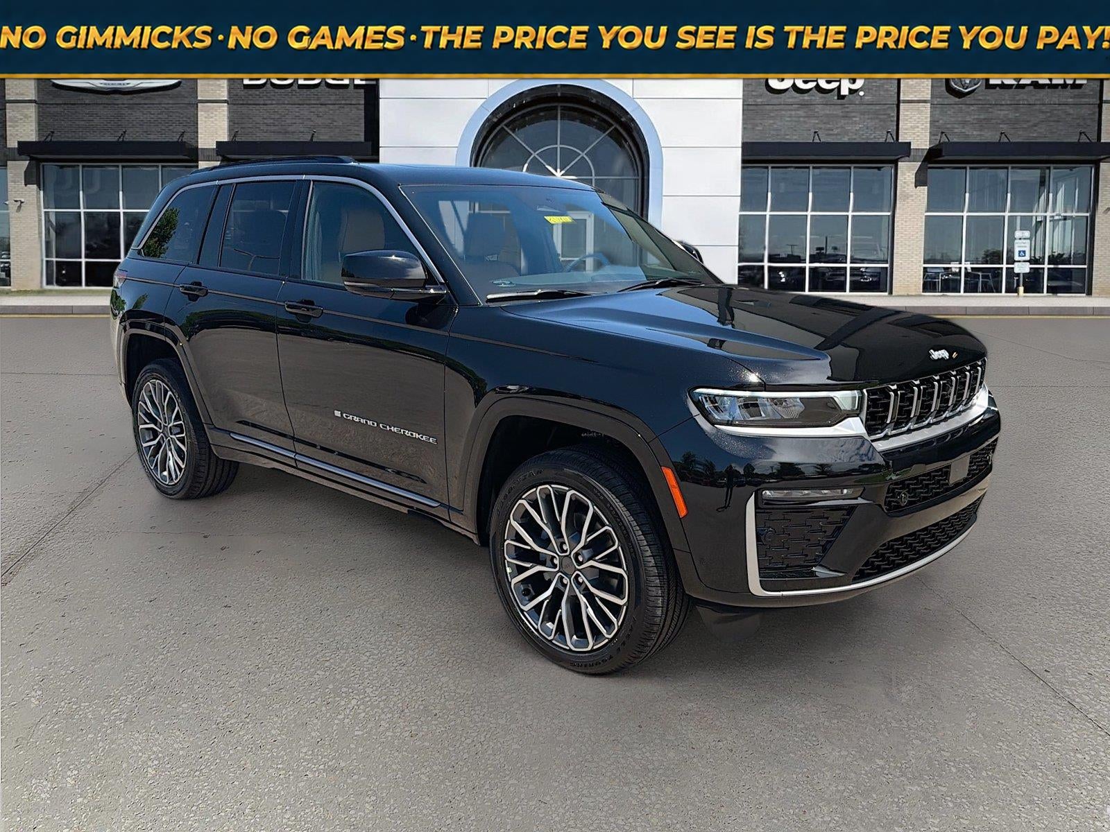 2026 Jeep Grand Cherokee GRAND CHEROKEE SUMMIT 4X4 in Diamond Black Crystal Pearl-Coat Exterior Paint — front three-quarter view