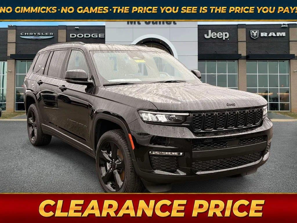 2025 Jeep Grand Cherokee GRAND CHEROKEE L LIMITED 4X4 in Diamond Black Crystal Pearl-Coat Exterior Paint — front three-quarter view