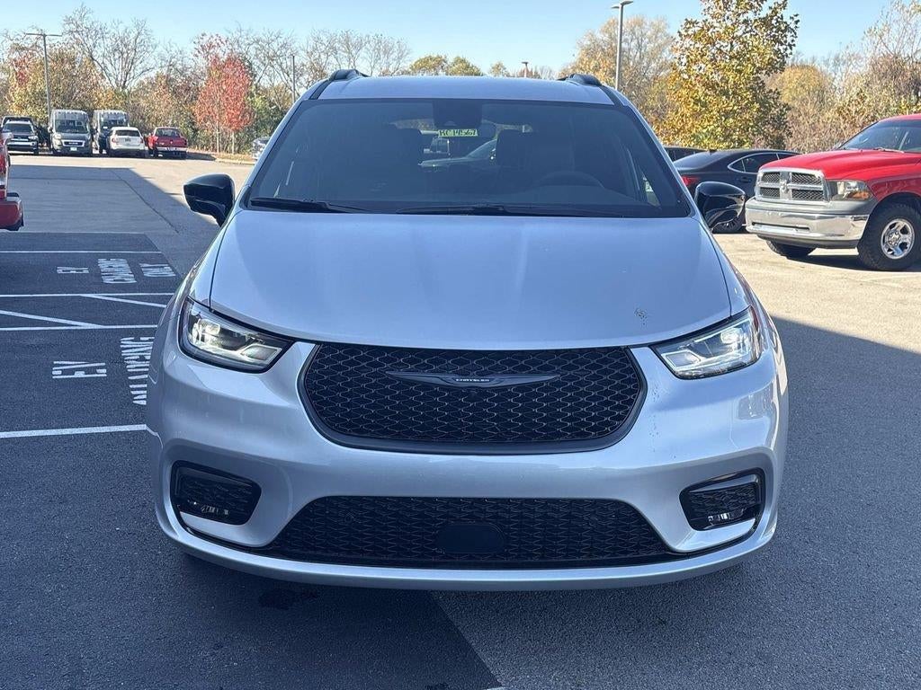2026 Chrysler Pacifica — side profile view