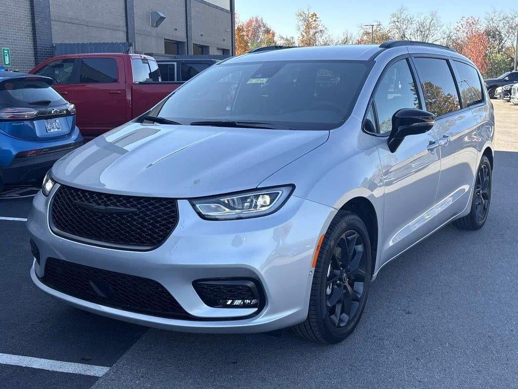 2026 Chrysler Pacifica — rear three-quarter view