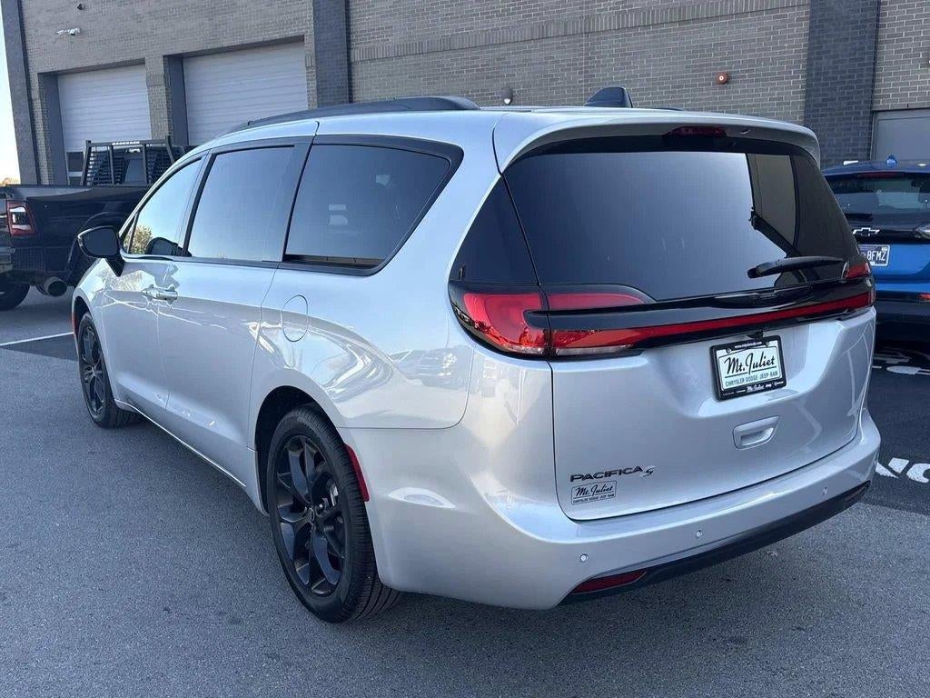 2026 Chrysler Pacifica — detail view