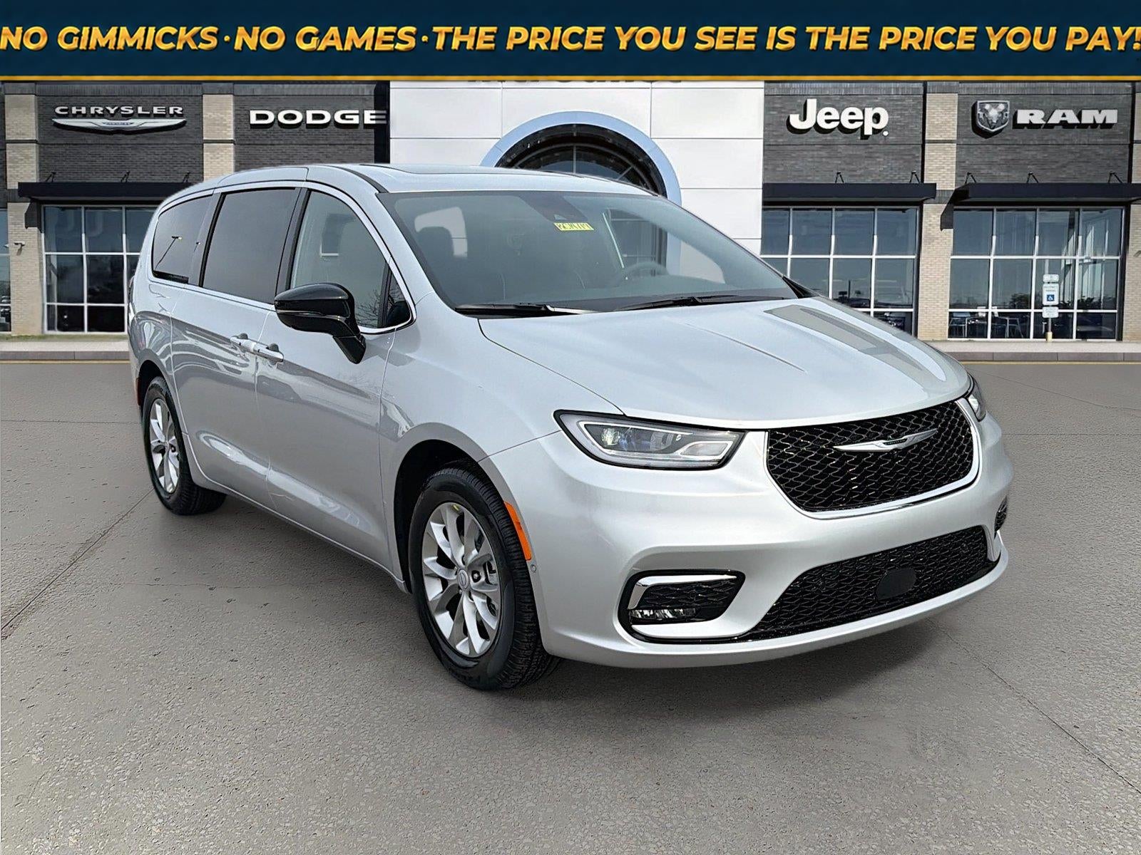 2026 Chrysler Pacifica PACIFICA LIMITED in Silver Mist Clear-Coat Exterior Paint — front three-quarter view